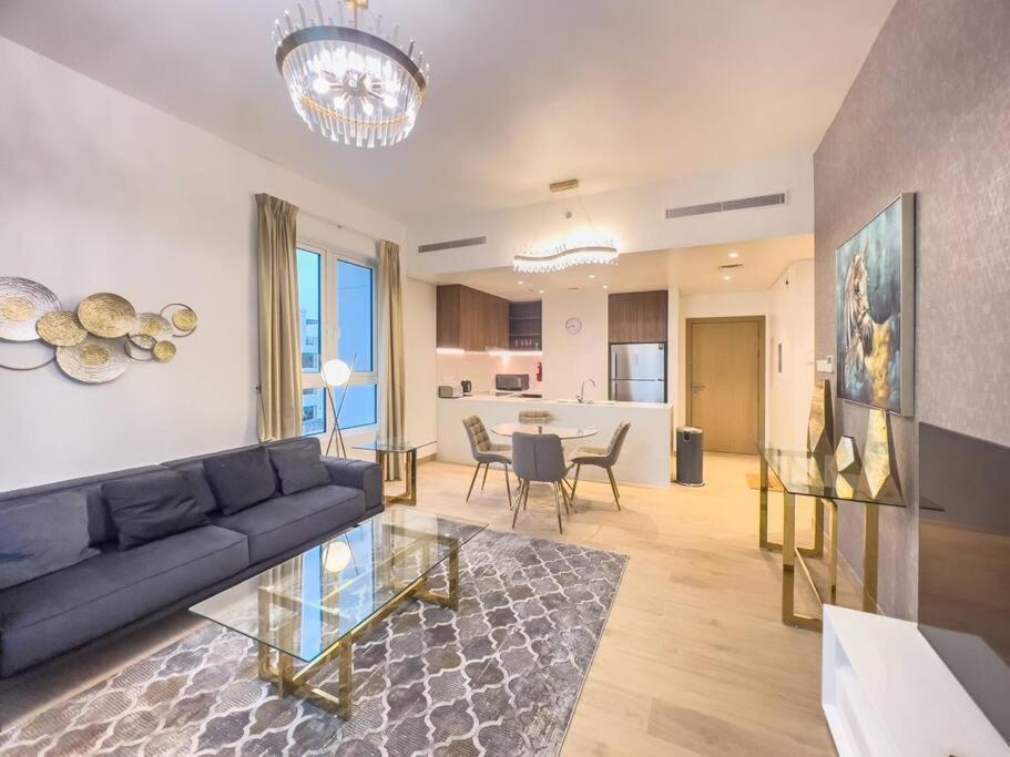 Lovely 2-Bedroom Vacation Home Near Beach Dubai Esterno foto
