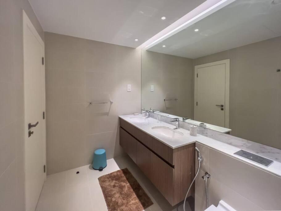 Lovely 2-Bedroom Vacation Home Near Beach Dubai Esterno foto