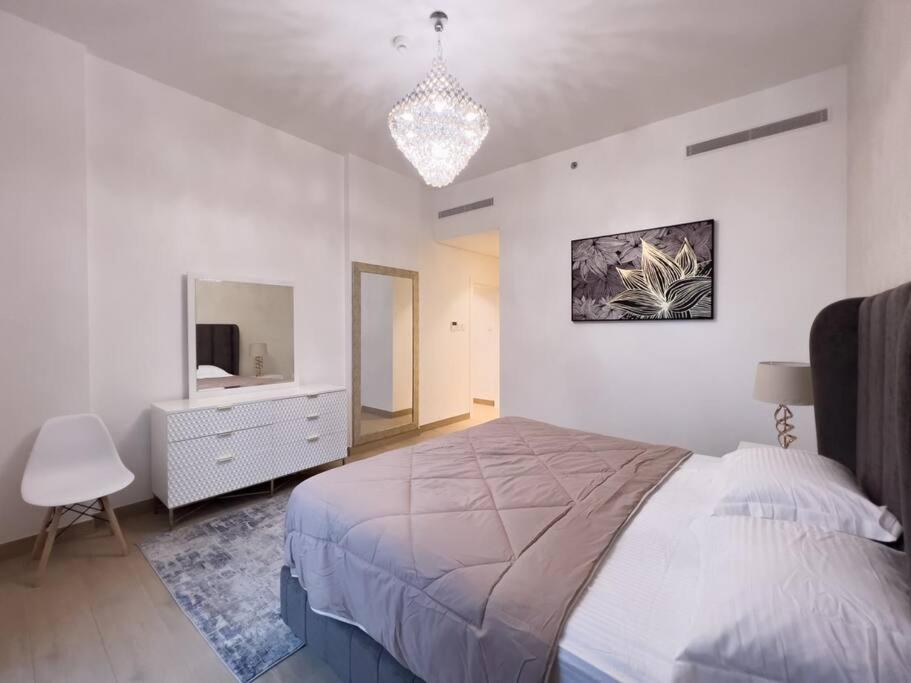 Lovely 2-Bedroom Vacation Home Near Beach Dubai Esterno foto