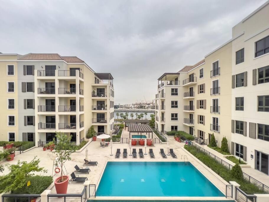 Lovely 2-Bedroom Vacation Home Near Beach Dubai Esterno foto