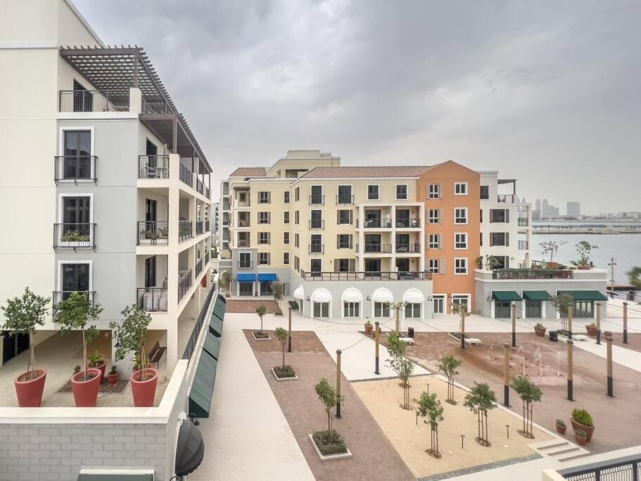 Lovely 2-Bedroom Vacation Home Near Beach Dubai Esterno foto